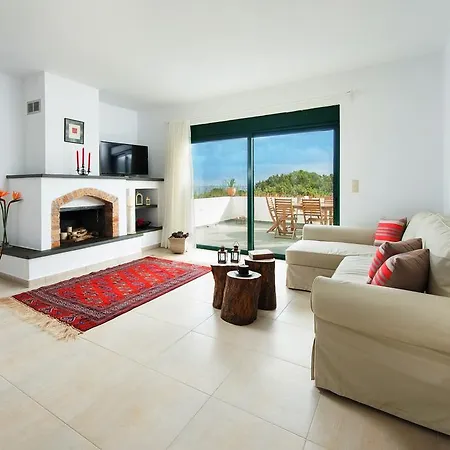 Villa Akti