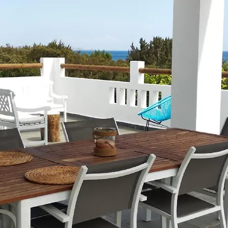 Akti * Lachania